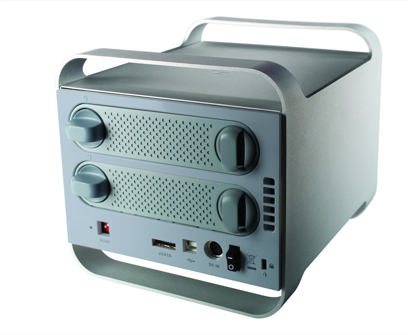 Illustration for article titled Iomega Beefs Up Its Jon Ive-y UltraMax Hard Drive Lineup